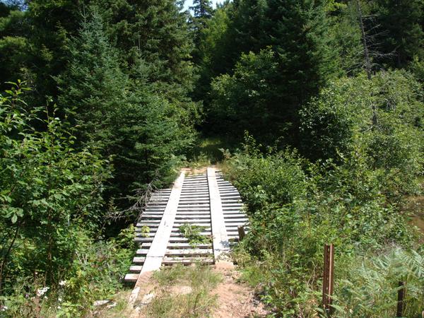 The bridge over Harvey Creek.