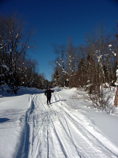 Jon skiing.