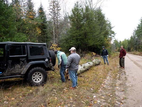 Gary hooking up tree to his Jeep.