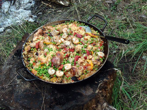 The finished paella cooling.